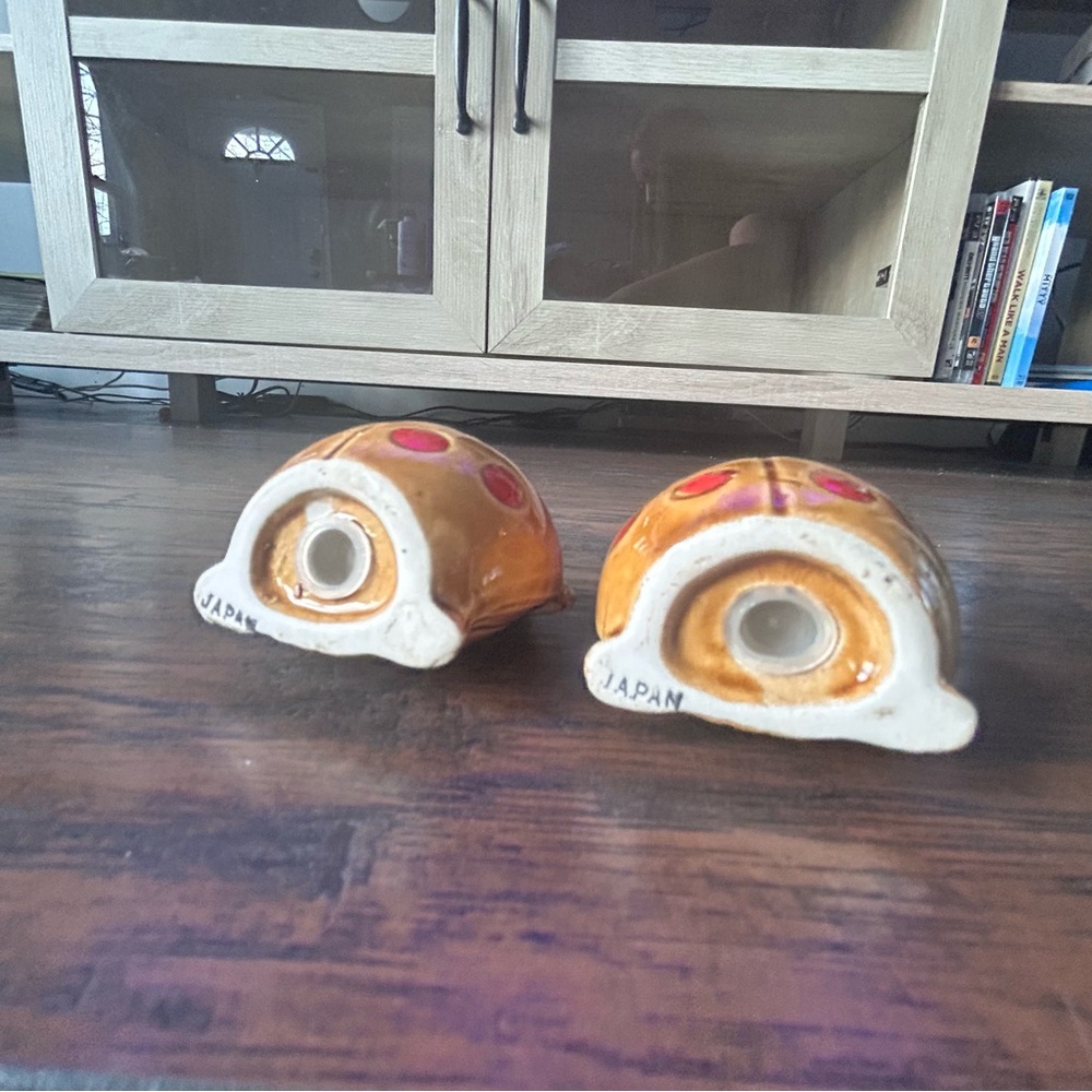 Vintage Japanese Salt and Pepper Shakers - Picture 4 of 7